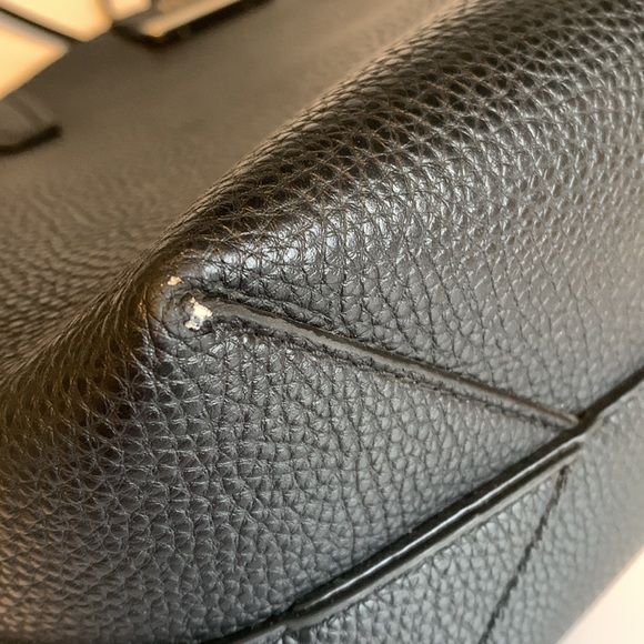 🖤⭐️🤎GUESS BOBBI INSIDE OUT REVERSIBLE TOTE. - Picture 6 of 11